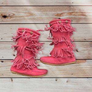Minnetonka 3 layer Fringed Girls Pink sued boots
